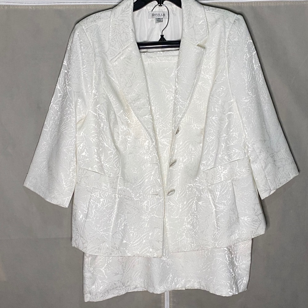 DANILLO WOMAN 2 PC SKIRT SUIT